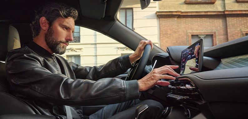 Alfa Romeo Stelvio Quadrifoglio - Team - Customer Service