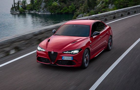 D*I様 Macchina rossa Alfa Romeoクァドリフォリオ ア GIULIA QUADRIFOGLIO（ジュリア クアドリフォリオ）| スポーツ