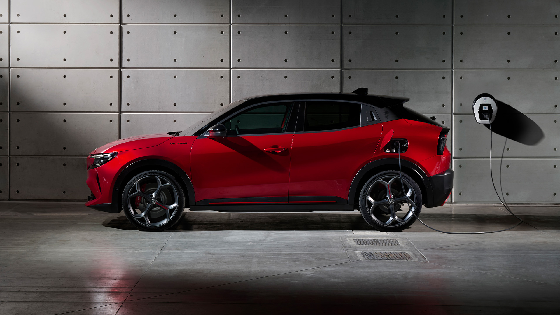 Alfa Romeo Electric Car Technology - Junior Public Charging - Plug and Charge